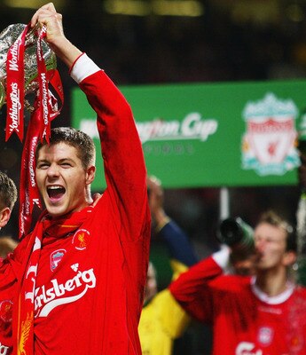 CARDIFF - MARCH 2:   Goalscorers Michael Owen and Steven Gerrard of Liverpool celebrate with the trophy during the Worthington Cup Final between Liverpool and Manchester United held on March 2, 2003 at the Millennium Stadium, in Cardiff, Wales. Liverpool