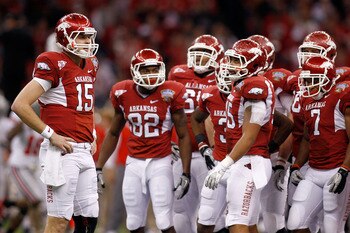 NEW ORLEANS, LA - JANUARY 04:  (L) Quarterback Ryan Mallett #15 of the Arkansas Razorbacks talks with his team in the first half against the Ohio State Buckeyes during the Allstate Sugar Bowl at the Louisiana Superdome on January 4, 2011 in New Orleans, L