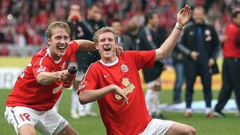 Holtby_schuerrle_jubel_692x_display_image