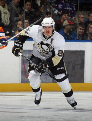 UNIONDALE, NY - DECEMBER 29:  Sidney Crosby #87 of the Pittsburgh Penguins skates against the New York Islanders at the Nassau Coliseum on December 29, 2010 in Uniondale, New York.  (Photo by Bruce Bennett/Getty Images)