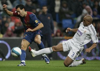 MADRID, SPAIN - OCTOBER 22: Roberto Carlos (R) of Real Madrid tackles by Gianluca Zambrotta of Barcelona during the Primera Liga match between Real Madrid and Barcelona at the Santiago Bernabeu stadium October 22, 2006 in Madrid, Spain. (Photo by Denis