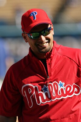 LOS ANGELES, CA - OCTOBER 16:  Shane Victorino #8 Philadelphia Phillies looks on with a smile during batting practice prior to Game Two of the NLCS against the Los Angeles Dodgers during the 2009 MLB Playoffs at Dodger Stadium on October 16, 2009 in Los A