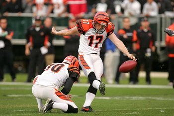 OAKLAND, CA - NOVEMBER 22:  Shayne Graham #17 of the Cincinnati Bengals kicks a field goal during their game against the Oakland Raiders at Oakland-Alameda County Coliseum on November 22, 2009 in Oakland, California.  (Photo by Ezra Shaw/Getty Images)