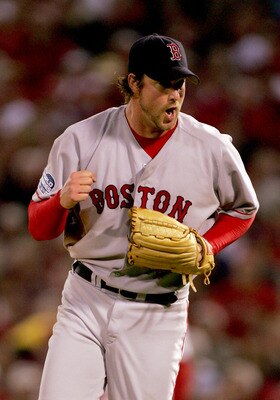 Derek Lowe pitching during Game 4 of the 2004 World Series