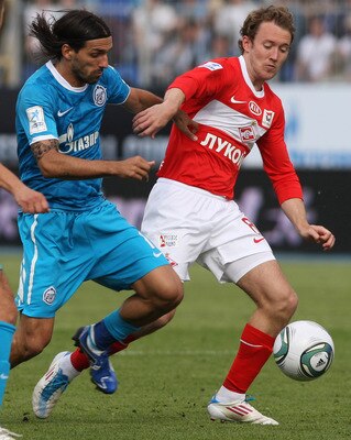 ST. PETERSBURG, RUSSIA - MAY 29: Danny of FC Zenit St. Petersburg (L) and battles for the ball with Aiden McGeady of FC Spartak Moscow during the Russian Premiere League match between FC Zenit St. Petersburg and FC Spartak Moscow at the Petrovsky Stadium