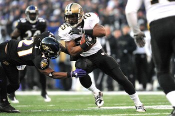 BALTIMORE, MD - DECEMBER 19:  Reggie Bush #25 of the New Orleans Saints runs the ball against the Baltimore Ravens  at M&T Bank Stadium on December 19, 2010 in Baltimore, Maryland. The Ravens defeated the Saints 30-24. (Photo by Larry French/Getty Images)