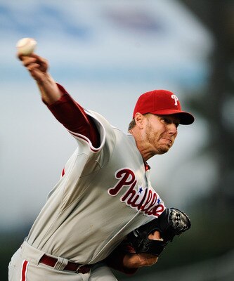 LOS ANGELES, CA - AUGUST 08:  Pitcher Roy Halladay #34 of the Philadelphia Phillies throws a pitch against of the Los Angeles Dodgers during the first inning at Dodger Stadium on August 8, 2011 in Los Angeles, California.  (Photo by Kevork Djansezian/Gett