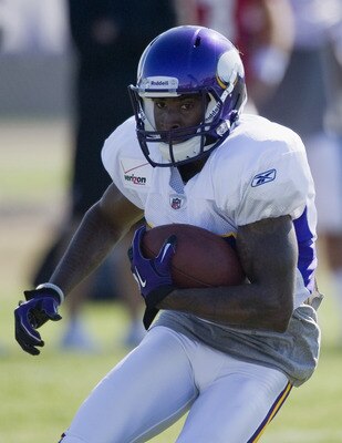 MANKATO, MN - AUGUST 4:  Bernard Berrian #87 of the Minnesota Vikings carries the ball during training camp at Minnesota State University on August 4, 2011 in Mankato, Minnesota. (Photo by Hannah Foslien/Getty Images)