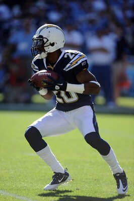 SAN DIEGO, CA - DECEMBER 12:  Antoine Cason #20 of the San Diego Chargers returns a kick during the game against the Kansas City Chiefs at Qualcomm Stadium on December 12, 2010 in San Diego, California.  (Photo by Harry How/Getty Images)