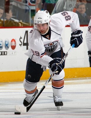 PHILADELPHIA, PA - MARCH 08:  Sam Gagner #89 of the Edmonton Oilers skates with the puck during an NHL hockey game against the Philadelphia Flyers at the Wells Fargo Center on March 8, 2011 in Philadelphia, Pennsylvania.  (Photo by Paul Bereswill/Getty Im