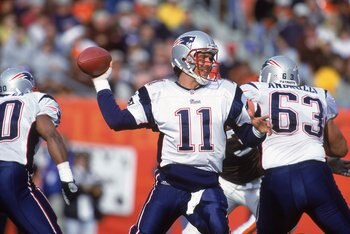 12 Nov 2000:  Drew Bledsoe #11 of the New England Patriots passes the ball during the game against the Cleveland Browns at the Browns Stadium in Cleveland, Ohio.  The Browns defeated the Patriots 19-11.Mandatory Credit: Jonathan Daniel  /Allsport