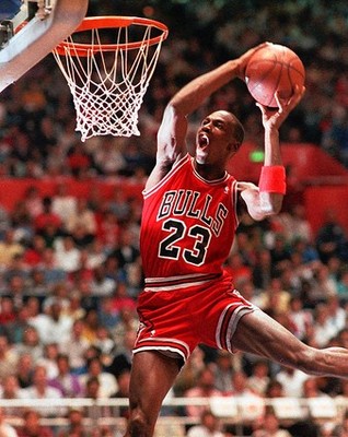 A qué jugadores de la NBA les tenías/tienes tirria Michael-jordan-dunking_display_image