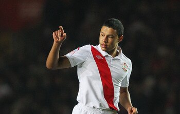 SOUTHAMPTON, ENGLAND - JANUARY 29:  Alex Chamberlain of Southampton points during the FA Cup sponsored by E.ON 4th Round match between Southampton and Manchester United at St Mary's Stadium on January 29, 2011 in Southampton, England.  (Photo by Clive Ros