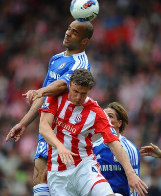 Chelsea defender Alex, left, and Stoke defender Robert Huth, center, battle for dthe ball as Fernando Torres, right-back, looks on
