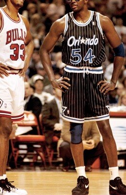 10 JAN 1994:  CHICAGO BULL SCOTTIE PIPPEN, 33, AND FORMER TEAMATE,  HORACE GRANT OF THE ORLANDO MAGIC ENJOY A LITTLE CONVERSATION DURING A BREAK IN FIRST HALF ACTION OF THEIR MEETING AT THE UNITED CENTER IN CHICAGO. THIS WAS THE FIRST MEETING BETWEEN GRAN
