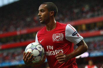 LONDON, ENGLAND - AUGUST 16:  Theo Walcott of Arsenal holds the ball during the UEFA Champions League play-off first leg match between Arsenal and Udinese at the Emirates Stadium on August 16, 2011 in London, England.  (Photo by Julian Finney/Getty Images