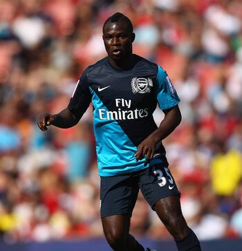 LONDON, ENGLAND - JULY 30:  Emmanuel Frimpong of Arsenal with the ball during the Emirates Cup match between Arsenal and Boca Juniors at the Emirates Stadium on July 30, 2011 in London, England.  (Photo by Richard Heathcote/Getty Images)