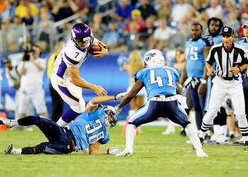Christian Ponder tries to split the Titans defense