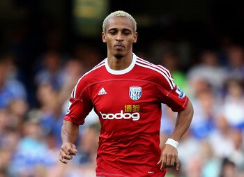 LONDON, ENGLAND - AUGUST 20:  Peter Odemwingie of West Brom chases down the ball during the Barclays Premier League match between Chelsea and West Bromwich Albion at Stamford Bridge on August 20, 2011 in London, England.  (Photo by Julian Finney/Getty Ima