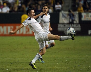 CARSON, CA - AUGUST 20:  Robbie Keane #14 of the Los Angeles Galaxy takes a pass against the San Jose Earthquakes at The Home Depot Center on August 20, 2011 in Carson, California.  (Photo by Harry How/Getty Images)