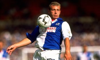 12 Aug 1995:  Alan Shearer of Blackburn Rovers in action during the Charity Shield match against Everton at Wembley Stadium in London. Everton won the match 1-0. \ Mandatory Credit: Shaun  Botterill/Allsport