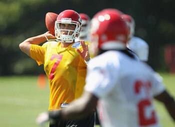 SAINT JOSEPH, MO - JULY 31:  Quarterback Matt Cassel #7 passes to Jamaal Charles #25 during Kansas City Chiefs Training Camp on July 31, 2011 in Saint Joseph, Missouri.  (Photo by Jamie Squire/Getty Images)