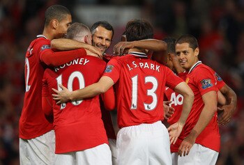 MANCHESTER, ENGLAND - AUGUST 22:  Wayne Rooney of Manchester United celebrates scoring his side's third goal with team mates Chris Smalling, Ryan Giggs, Ji-Sung Park and Javier Hernandez during the Barclays Premier League match between Manchester United a