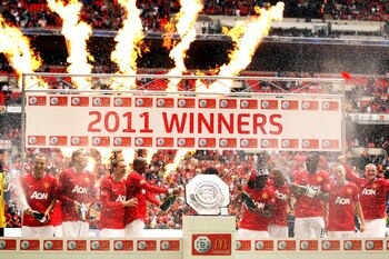 LONDON, ENGLAND - AUGUST 07:  The Manchester United team celebrate victory with the Community Shield after the FA Community Shield match sponsored by McDonald's between Manchester City and Manchester United at Wembley Stadium on August 7, 2011 in London, 