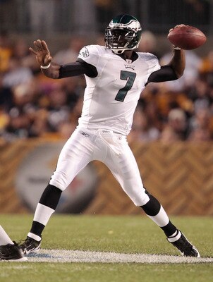 PITTSBURGH - AUGUST 18:  Michael Vick #7 of the Philadelphia Eagles throws a pass against the Pittsburgh Steelers during the preseason game on August 18, 2011 at Heinz Field in Pittsburgh, Pennsylvania.  (Photo by Jared Wickerham/Getty Images)