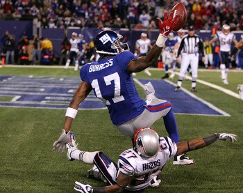 EAST RUTHERFORD, NJ - DECEMBER 29:  Plaxico Burress #17 of the New York fails to make the catch against Ellis Hobbs #27 of the New England Patriots on December 29, 2007 at Giants Stadium in East Rutherford, New Jersey.  (Photo by Jim McIsaac/Getty Images)