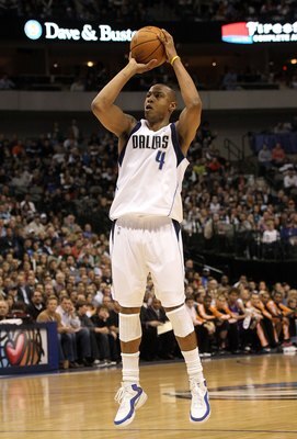 DALLAS - FEBRUARY 17:  Forward Caron Butler #4 of the Dallas Mavericks during play against the Phoenix Suns on February 17, 2010 at American Airlines Center in Dallas, Texas.  NOTE TO USER: User expressly acknowledges and agrees that, by downloading and/o