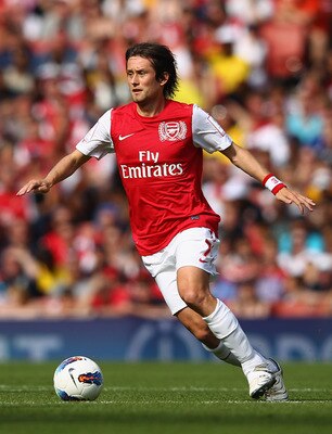 LONDON, ENGLAND - JULY 31:  Tomas Rosicky of Arsenal with the ball during the Emirates Cup match between Arsenal and New York Red Bulls at the Emirates Stadium on July 31, 2011 in London, England.  (Photo by Richard Heathcote/Getty Images)
