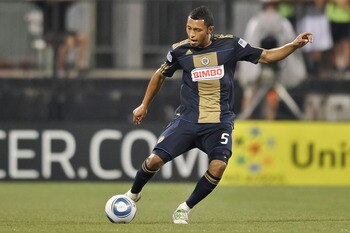 COLUMBUS, OH - AUGUST 20:  Carlos Valdes #5 of the Philadelphia Union controls the ball against the Columbus Crew on August 20, 2011 at Crew Stadium in Columbus, Ohio.   (Photo by Jamie Sabau/Getty Images)