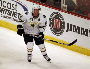 CHICAGO, IL - DECEMBER 08: Brad Richards #91 of the Dallas Stars skates against the Chicago Blackhawks at the United Center on December 8, 2010 in Chicago, Illinois. The Blackhawks defeated the Stars 5-3. (Photo by Jonathan Daniel/Getty Images)