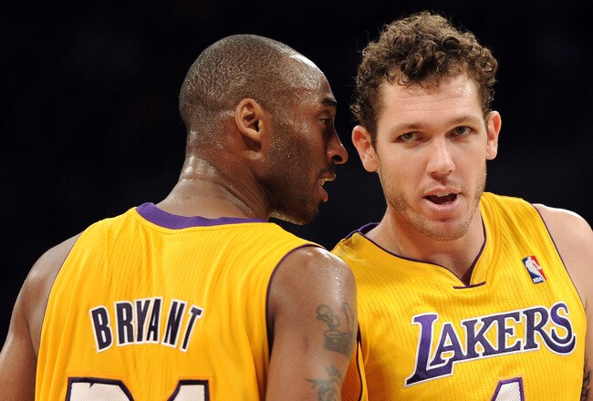 LOS ANGELES, CA - JANUARY 04:  Kobe Bryant #24 of the Los Angeles Lakers and Luke Walton #4 talk during the game against the Detroit Pistons at the Staples Center on January 4, 2011 in Los Angeles, California. NOTE TO USER: User expressly acknowledges and