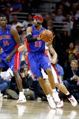 CLEVELAND - APRIL 21:  Richard Hamilton #32 of the Detroit Pistons handles the ball in Game Two of the Eastern Conference Quarterfinals against the Cleveland Cavaliers during the 2009 NBA Playoffs at Quicken Loans Arena on April 21, 2009 in Cleveland, Ohi