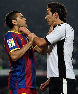 BARCELONA, SPAIN - OCTOBER 16:  Daniel Alves of Barcelona (L) and Vicente Rodriguez of Valencia argue during the La Liga match between Barcelona and Valencia at the Camp Nou stadium on October 16, 2010 in Barcelona, Spain.  (Photo by David Ramos/Getty Ima