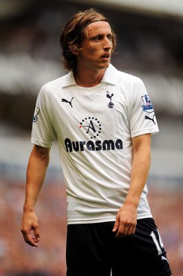 LONDON, ENGLAND - AUGUST 28:  Luka Modric of Tottenham in action during the Barclays Premier League match between Tottenham Hotspur and Manchester City at White Hart Lane on August 28, 2011 in London, England.  (Photo by Michael Regan/Getty Images)