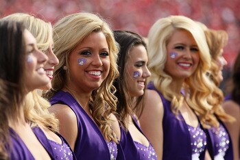 PASADENA, CA - JANUARY 01:  Cheerleaders of the TCU Horned Frogs perform on the sidelines during the 97th Rose Bowl game against the Wisconsin Badgers on January 1, 2011 in Pasadena, California.  (Photo by Jeff Gross/Getty Images)