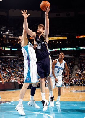 NEW ORLEANS - JANUARY 20:  Marc Gasol #33 of the Memphis Grizzlies shoots the ball over Darius Songaila #9 of the New Orleans Hornets at the New Orleans Arena on January 20, 2010 in New Orleans, Louisiana.  NOTE TO USER: User expressly acknowledges and ag