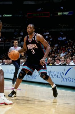 16 Feb 1999: Shareef Abdur Rahim #3 of the Vancouver Grizzles dribbles the ball during the game against the Los Angeles Clippers at the Arrowhead Pond in Anaheim, California. The Grizzles defeated the Clippers 93-89.