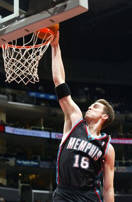 LOS ANGELES - MARCH 6:  Pau Gasol #16 of the Memphis Grizzlies slam dunks during the game against the Los Angeles Clippers on March 6, 2004 at Staples Center in Los Angeles, California.  NOTE TO USER: User expressly acknowledges and agrees that, by downlo