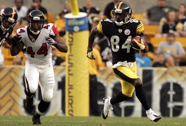 PITTSBURGH, PA - AUGUST 27:  Antonio Brown #84 of the Pittsburgh Steelers runs up field on a kick off against the Atlanta Falcons during a pre-season game on August 27, 2011 at Heinz Field in Pittsburgh, Pennsylvania.  (Photo by Justin K. Aller/Getty Imag