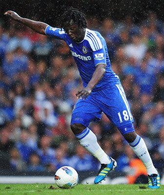 LONDON, ENGLAND - AUGUST 27:  Romelu Lukaku of Chelsea shoots during the Barclays Premier League match between Chelsea and Norwich City at Stamford Bridge on August 27, 2011 in London, England.  (Photo by Shaun Botterill/Getty Images)