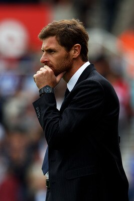 STOKE ON TRENT, ENGLAND - AUGUST 14:  Andre Villas-Boas the Chelsea manager directs his players during the Barclays Premier League match between Stoke City and Chelsea at the Britannia Stadium on August 14, 2011 in Stoke on Trent, England.  (Photo by Cliv