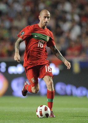 LISBON, PORTUGAL - JUNE 04: Raul Meireles of Portugal in action during the EURO 2012 Group H qualifier between Portugal and Norway at Estadio do Sport Lisboa e Benfica on June 4, 2011 in Lisbon, Portugal.  (Photo by Denis Doyle/Getty Images)