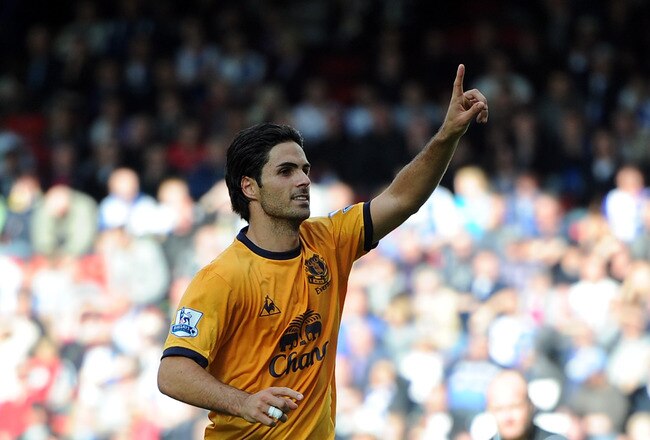 BLACKBURN, ENGLAND - AUGUST 27:  Mikel Arteta of Everton celebrates scoring the opening goal from the penalty spot during the Barclays Premier League match between Blackburn Rovers and Everton at Ewood Park on August 27, 2011 in Blackburn, England.  (Phot