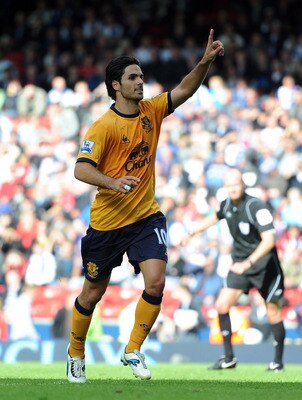 BLACKBURN, ENGLAND - AUGUST 27:  Mikel Arteta of Everton celebrates scoring the opening goal from the penalty spot during the Barclays Premier League match between Blackburn Rovers and Everton at Ewood Park on August 27, 2011 in Blackburn, England.  (Phot