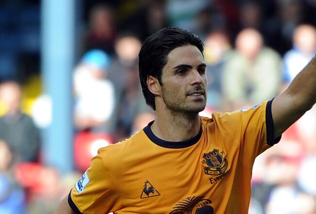 BLACKBURN, ENGLAND - AUGUST 27:  Mikel Arteta of Everton celebrates scoring the opening goal from the penalty spot during the Barclays Premier League match between Blackburn Rovers and Everton at Ewood Park on August 27, 2011 in Blackburn, England.  (Phot