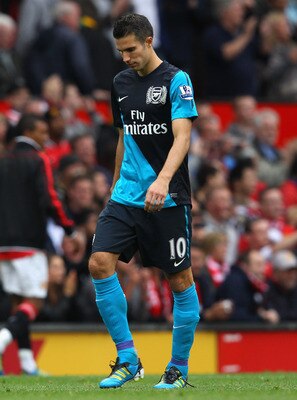 MANCHESTER, ENGLAND - AUGUST 28:  Robin Van Persie of Arsenal looks dejected after the Barclays Premier League match between Manchester United and Arsenal at Old Trafford on August 28, 2011 in Manchester, England.  (Photo by Alex Livesey/Getty Images)